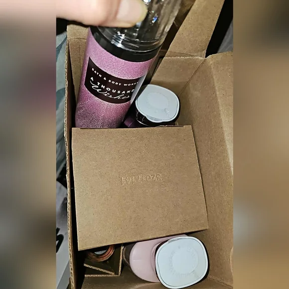 BATH & BODY WORKS A Thousand Wishes Gift Set with a Silver Tote Bag - Picture 4 of 4